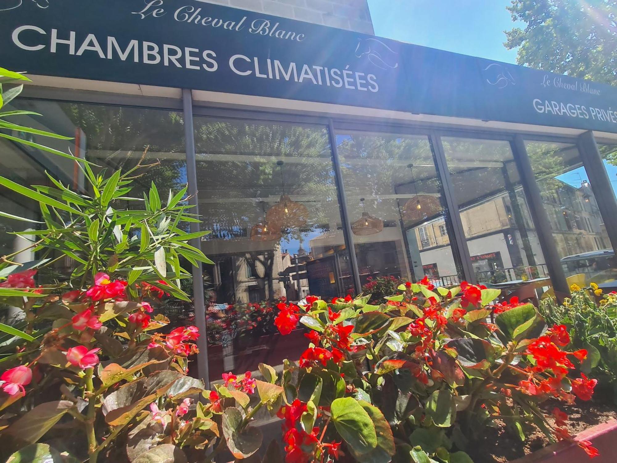 Le Cheval Blanc Hotel Arles Luaran gambar